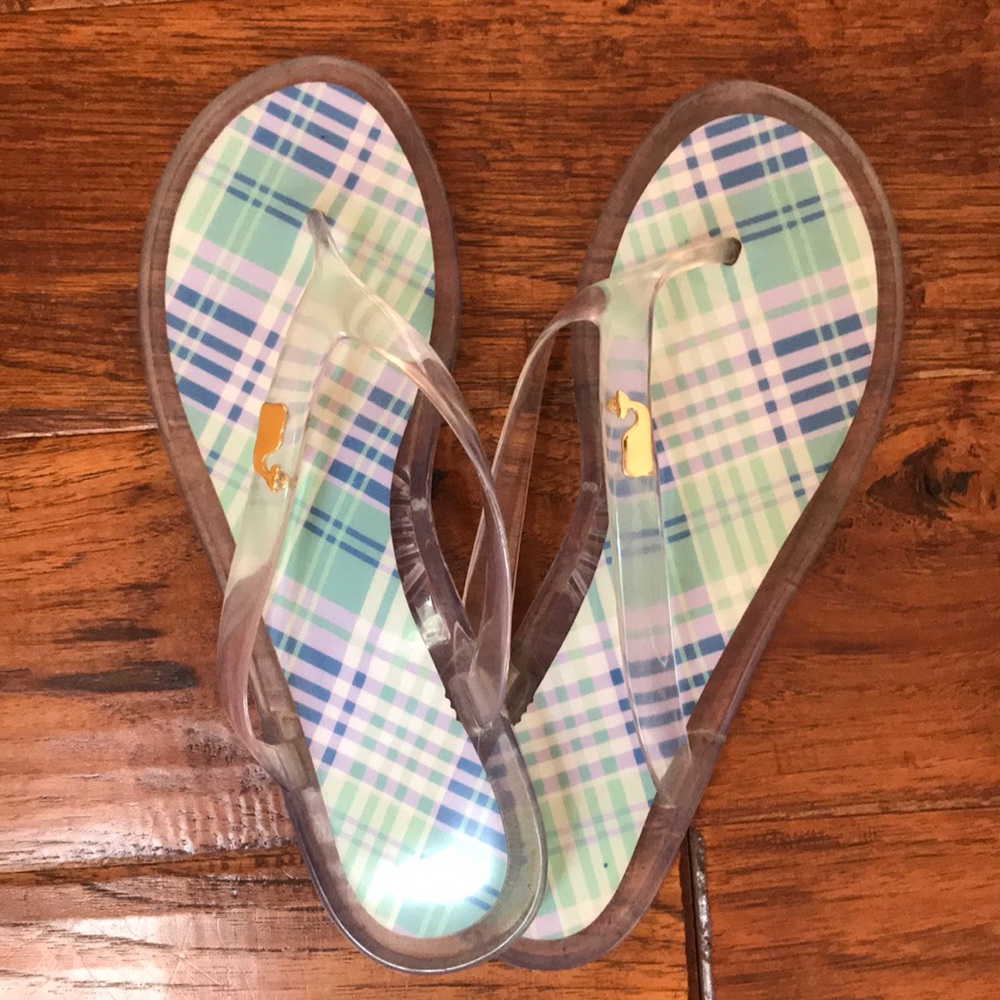Vineyard vines flip flops